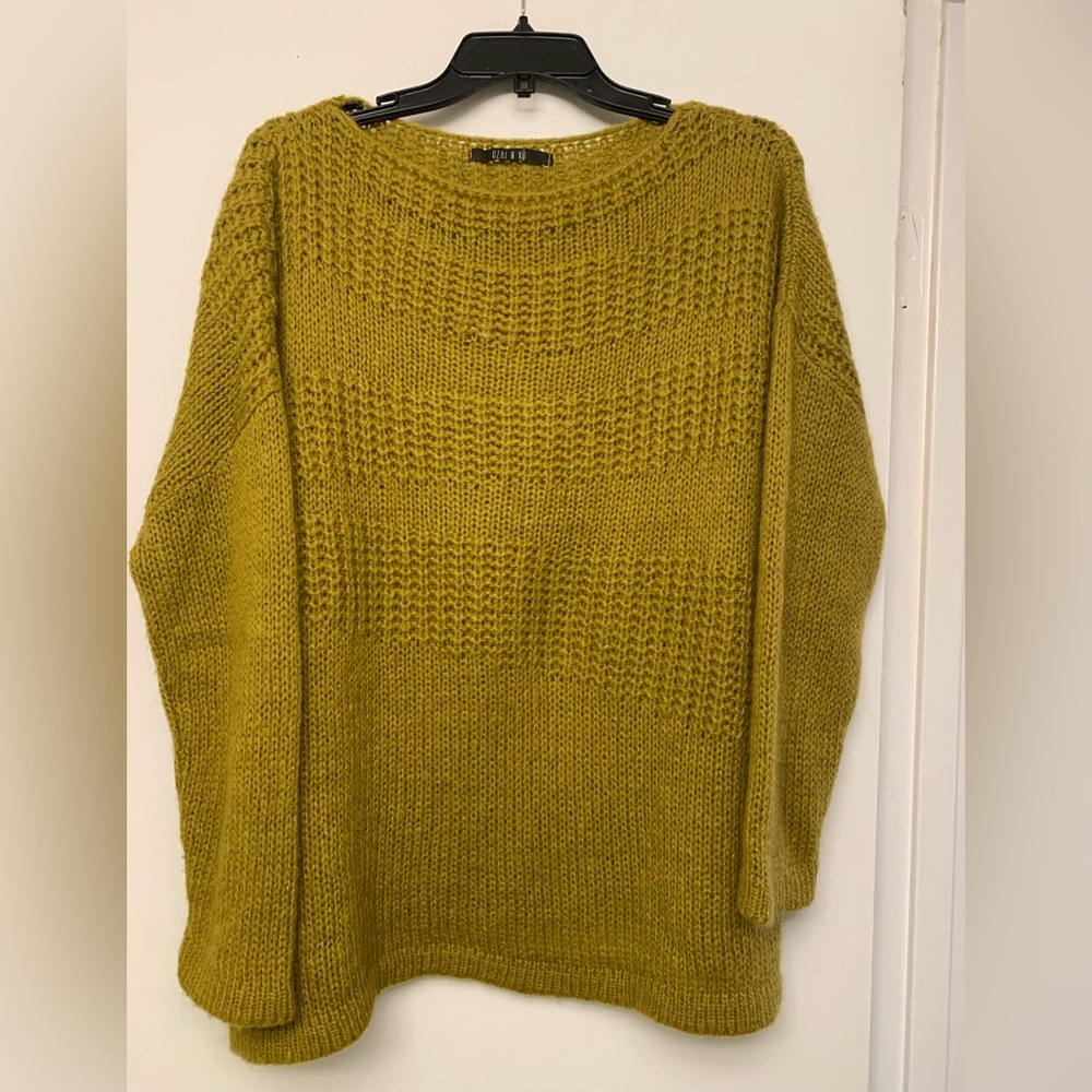 OZAI N KU Cozy Mustard Sweater L Chunky knit Comfy Warm Easy Fun Modern LARGE